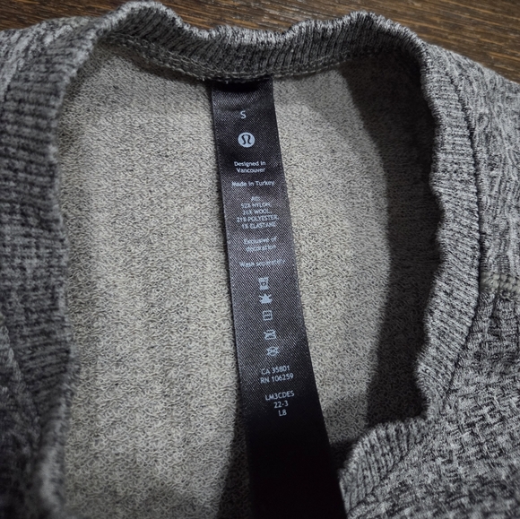Lululemon Men's Gray Engineered Warmth Long Sleeve Crew Neck  Sz.S - Picture 2 of 9